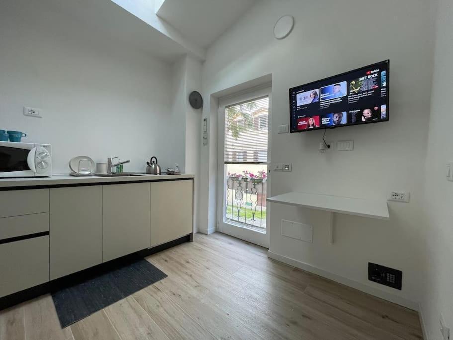 Apartamento Grazioso Monolocale Milán Exterior foto