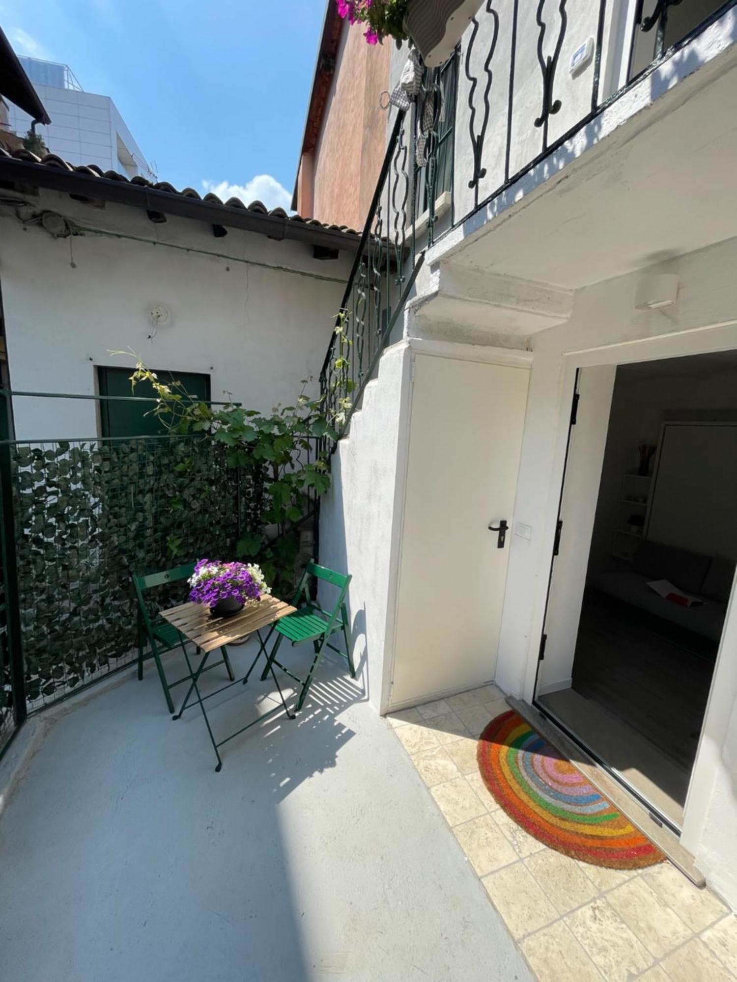 Apartamento Grazioso Monolocale Milán Exterior foto